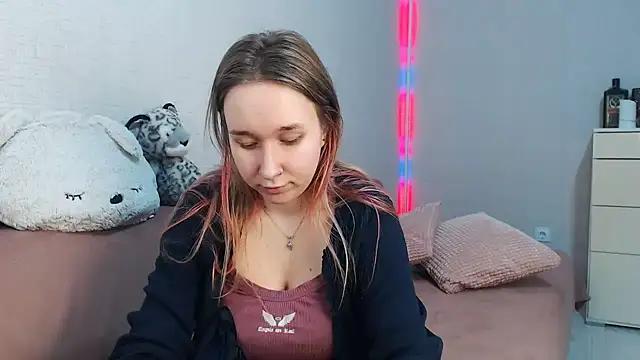 lovely hayley online show from February 13, 2026, 9:26 pm