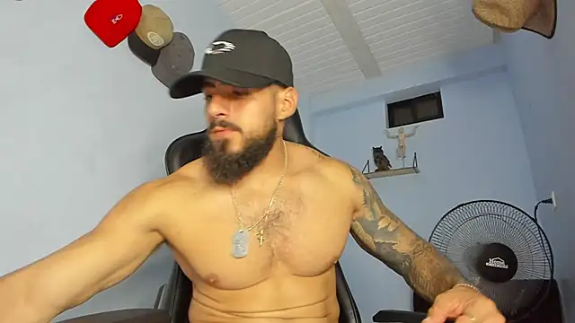 Snapshot of _Poseidon1_ chatting on November 3, 2025, 4:28 am Poseidon1 online show from November 3, 2025, 4:28 am