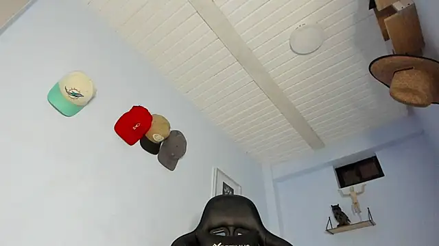 Snapshot of _Poseidon1_ chatting on November 1, 2025, 4:41 am Poseidon1 online show from November 1, 2025, 4:41 am