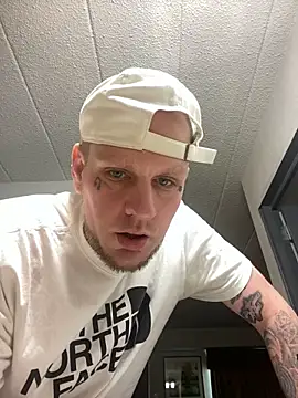 Snapshot of VixyGang chatting on October 3, 2025, 5:03 pm VixyGang online show from October 3, 2025, 5:03 pm