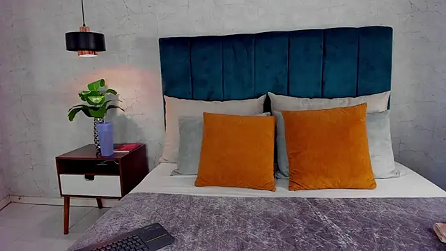 Luna18Pink online show from March 28, 2026, 12:50 pm