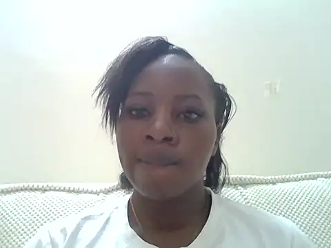 Queen loveer online show from December 18, 2025, 1:26 pm