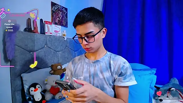 OwenBluee online show from October 24, 2025, 6:34 am