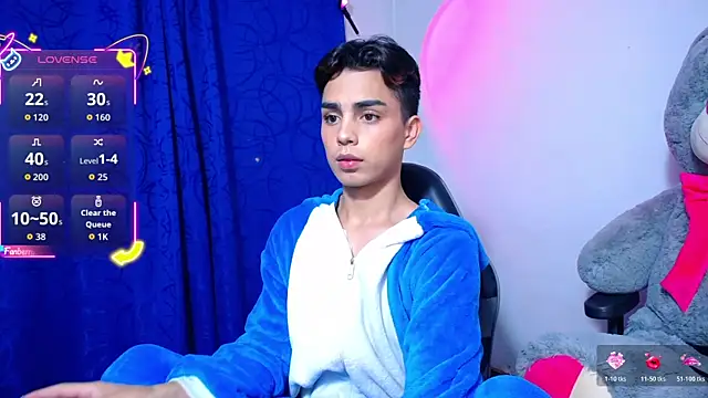 Snapshot of OwenBluee chatting on April 20, 2026, 12:35 am OwenBluee online show from April 20, 2026, 12:35 am