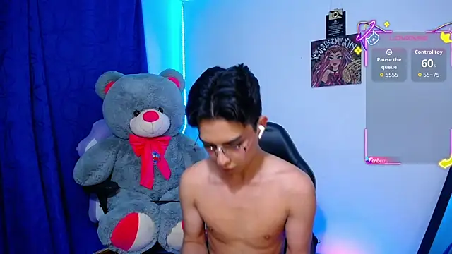 Snapshot of OwenBluee chatting on June 18, 2026, 6:34 am OwenBluee online show from June 18, 2026, 6:34 am