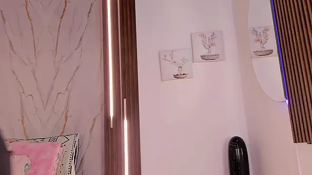 Snapshot of mia_six66 chatting on February 28, 2026, 12:05 pm mia six66 online show from February 28, 2026, 12:05 pm