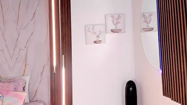 Snapshot of mia_six66 chatting on February 4, 2026, 12:11 pm mia six66 online show from February 4, 2026, 12:11 pm