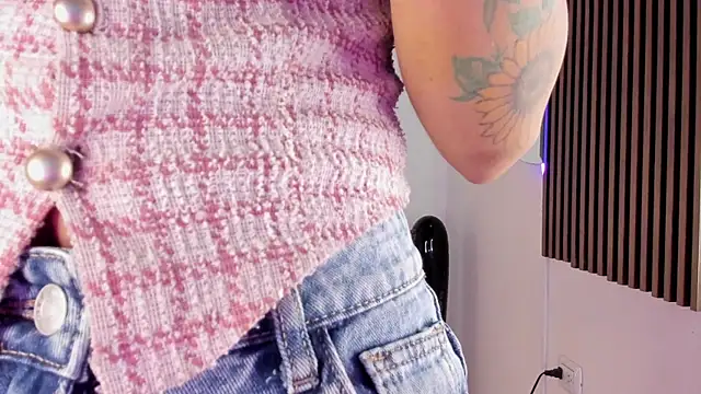 Snapshot of mia_six66 chatting on February 13, 2026, 12:16 pm mia six66 online show from February 13, 2026, 12:16 pm