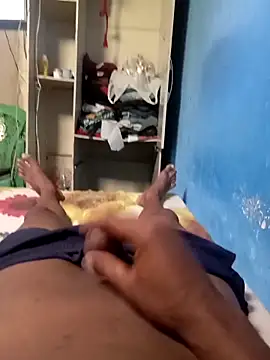 Snapshot of Lui5670 chatting on December 17, 2025, 2:55 pm Lui5670 online show from December 17, 2025, 2:55 pm