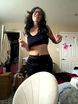 myloveforyouu online show from November 24, 2025, 3:23 pm