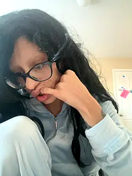 myloveforyouu online show from November 10, 2025, 1:38 pm