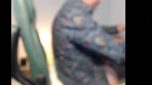 Snapshot of tuttiluss44 chatting on November 8, 2025, 8:18 am tuttiluss44 online show from November 8, 2025, 8:18 am