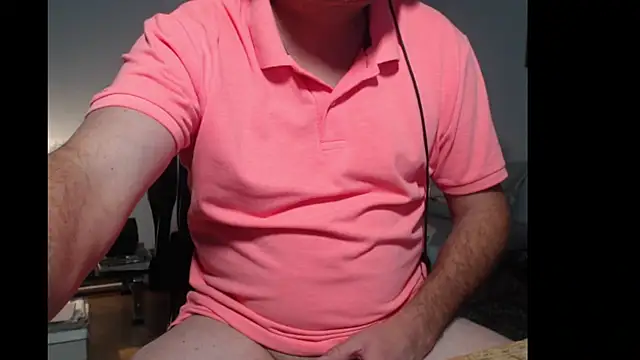 Snapshot of tuttiluss44 chatting on December 17, 2025, 3:06 pm tuttiluss44 online show from December 17, 2025, 3:06 pm