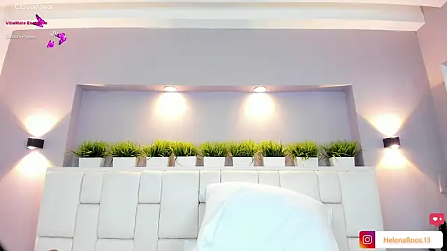 Snapshot of HelenaRoos chatting on December 13, 2025, 8:04 pm HelenaRoos online show from December 13, 2025, 8:04 pm