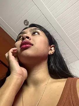 Snapshot of SweetLatiin_ chatting on February 10, 2025, 8:00 pm SweetLatiin online show from February 10, 2025, 8:00 pm