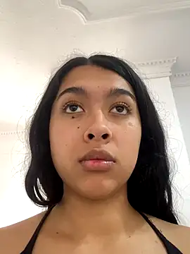 SweetLatiin  online show from November 26, 2025, 4:51 pm