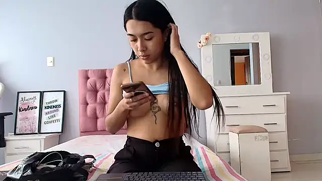 Snapshot of SweetLatiin_ chatting on February 20, 2025, 2:57 pm SweetLatiin online show from February 20, 2025, 2:57 pm