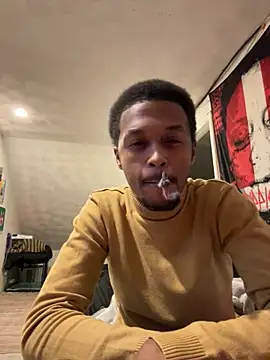 Snapshot of rayyymack chatting on November 19, 2025, 12:21 am rayyymack online show from November 19, 2025, 12:21 am