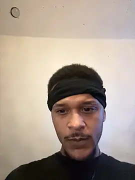 Snapshot of rayyymack chatting on November 28, 2025, 12:44 am rayyymack online show from November 28, 2025, 12:44 am