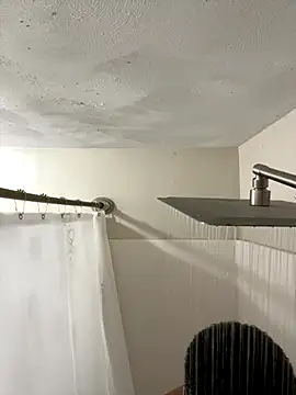 Snapshot of rayyymack chatting on November 17, 2025, 11:42 pm rayyymack online show from November 17, 2025, 11:42 pm