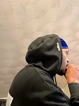 Snapshot of rayyymack chatting on November 30, 2025, 7:36 pm rayyymack online show from November 30, 2025, 7:36 pm