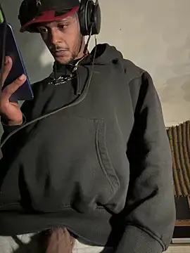 Snapshot of rayyymack chatting on October 11, 2025, 2:23 am rayyymack online show from October 11, 2025, 2:23 am