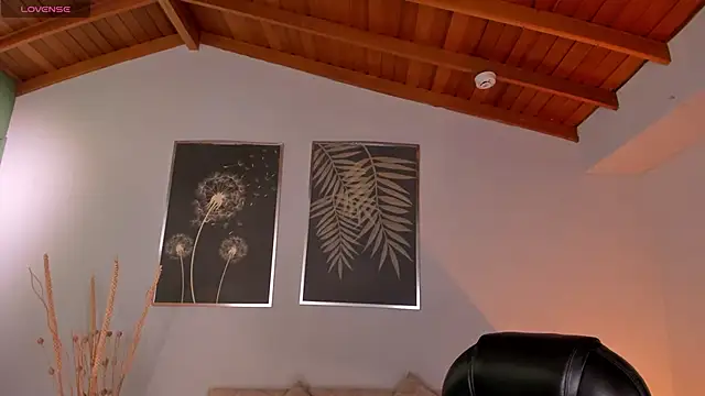 ValeriaRiveraX online show from December 14, 2025, 11:43 pm