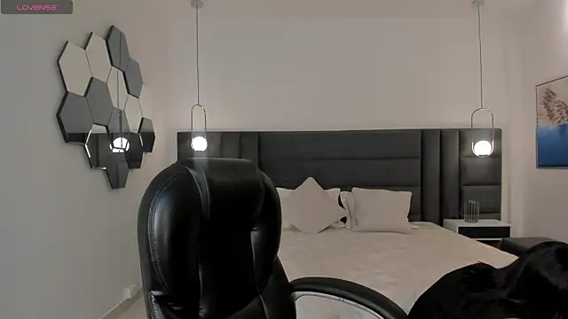 Snapshot of KatieStonne chatting on December 17, 2025, 3:00 am KatieStonne online show from December 17, 2025, 3:00 am