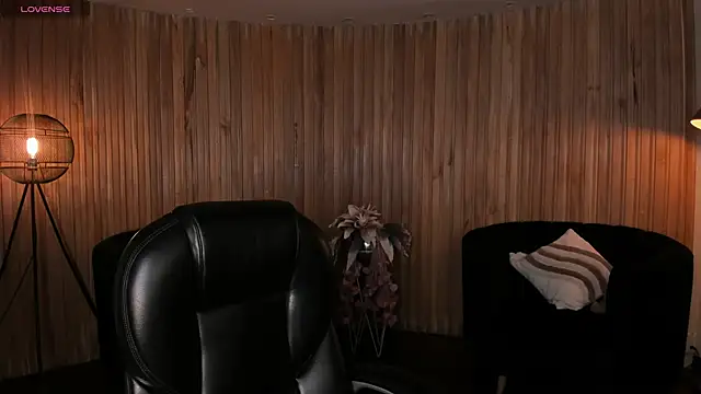 Snapshot of KatieStonne chatting on December 21, 2025, 5:36 pm KatieStonne online show from December 21, 2025, 5:36 pm