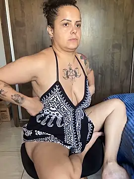 Snapshot of Hotbucet chatting on February 22, 2025, 4:30 pm Hotbucet online show from February 22, 2025, 4:30 pm