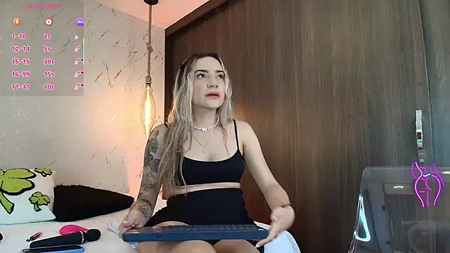 Snapshot of mariablonde_ chatting on November 22, 2025, 9:57 pm mariablonde online show from November 22, 2025, 9:57 pm