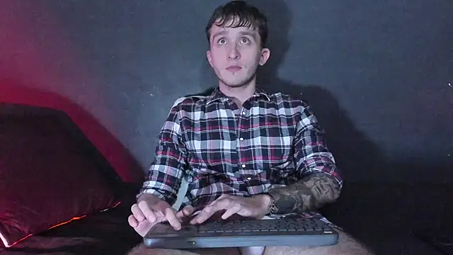 Snapshot of Dylanwhite23_ chatting on November 18, 2025, 3:10 am Dylanwhite23 online show from November 18, 2025, 3:10 am