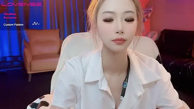 Snapshot of JoooJo_ chatting on March 8, 2025, 8:57 pm JoooJo online show from March 8, 2025, 8:57 pm