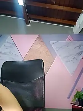 Snapshot of AngelaCoffee chatting on November 18, 2025, 2:49 am AngelaCoffee online show from November 18, 2025, 2:49 am