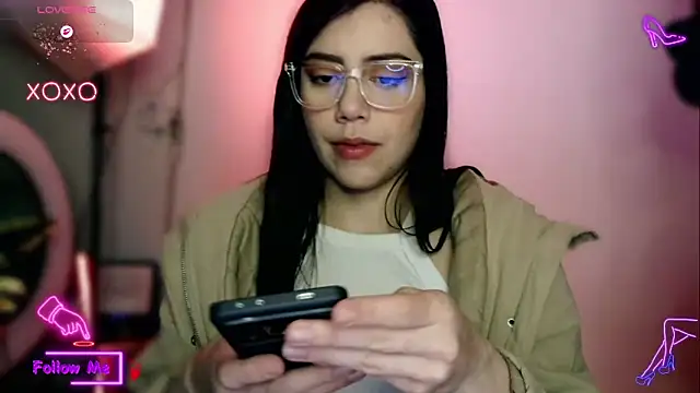 LauGrayJ online show from November 9, 2025, 6:28 am