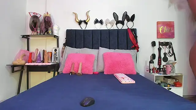 Snapshot of emmily_giraldo chatting on November 19, 2025, 12:49 pm emmily giraldo online show from November 19, 2025, 12:49 pm