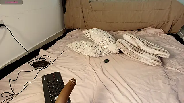 Madeline Dreams online show from November 26, 2025, 6:19 pm