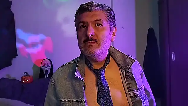 Snapshot of BushBator chatting on October 22, 2025, 6:57 am BushBator online show from October 22, 2025, 6:57 am