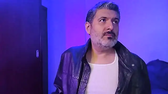 Snapshot of BushBator chatting on December 14, 2025, 7:03 am BushBator online show from December 14, 2025, 7:03 am