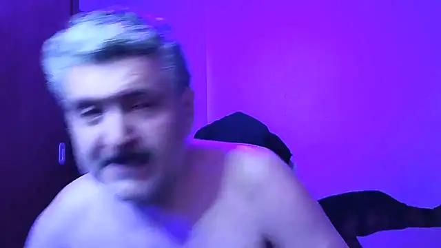 Snapshot of BushBator chatting on November 26, 2025, 7:41 am BushBator online show from November 26, 2025, 7:41 am