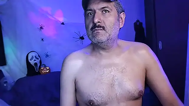 Snapshot of BushBator chatting on October 21, 2025, 6:35 am BushBator online show from October 21, 2025, 6:35 am