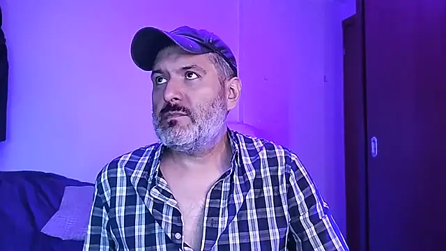 Snapshot of BushBator chatting on November 14, 2025, 5:11 am BushBator online show from November 14, 2025, 5:11 am