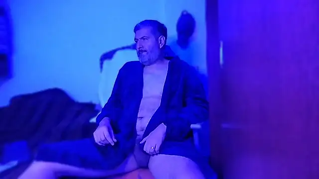 Snapshot of BushBator chatting on November 18, 2025, 6:17 am BushBator online show from November 18, 2025, 6:17 am