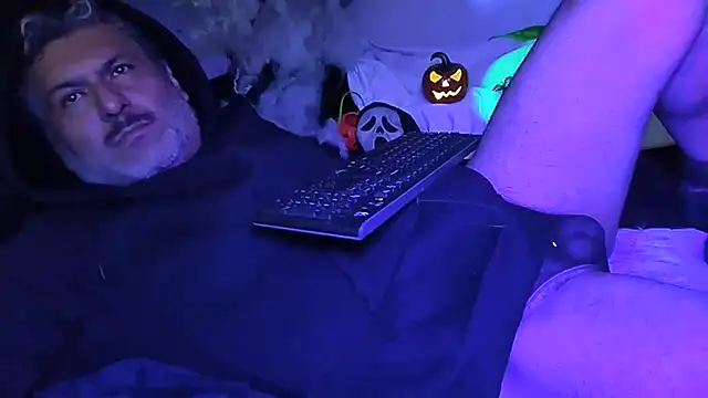 Snapshot of BushBator chatting on October 25, 2025, 7:51 am BushBator online show from October 25, 2025, 7:51 am