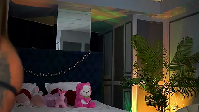 Snapshot of MissKiarra chatting on February 22, 2026, 7:37 pm MissKiarra online show from February 22, 2026, 7:37 pm