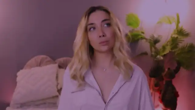 Snapshot of Jessielle chatting on December 22, 2025, 10:04 am Jessielle online show from December 22, 2025, 10:04 am