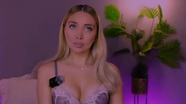 Snapshot of Jessielle chatting on November 20, 2025, 8:37 am Jessielle online show from November 20, 2025, 8:37 am