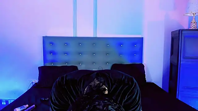 Tiffany moonblack online show from November 27, 2025, 5:30 am