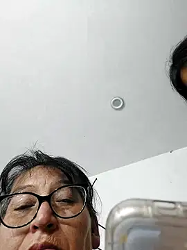 Snapshot of clarita_01 chatting on November 6, 2025, 12:58 am clarita 01 online show from November 6, 2025, 12:58 am