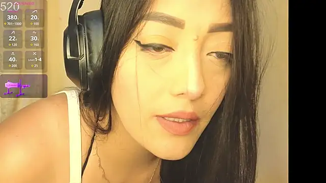 Snapshot of aleja20_- chatting on December 2, 2025, 3:41 am aleja20 - online show from December 2, 2025, 3:41 am